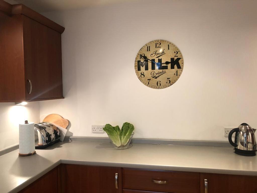 Comfy Two Bedroom Apartment Right In The City Centre Глазгоу Екстериор снимка