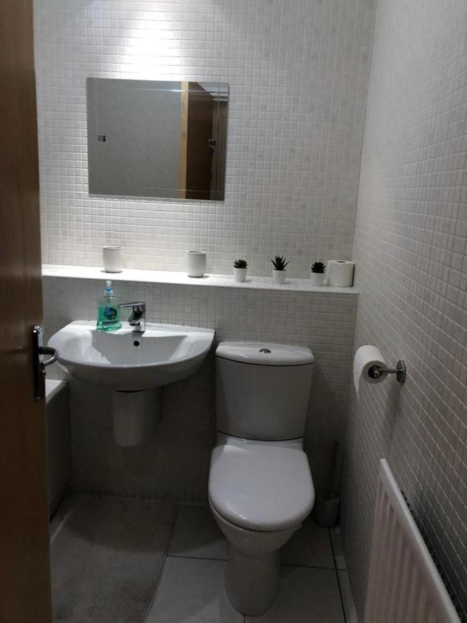 Comfy Two Bedroom Apartment Right In The City Centre Глазгоу Екстериор снимка