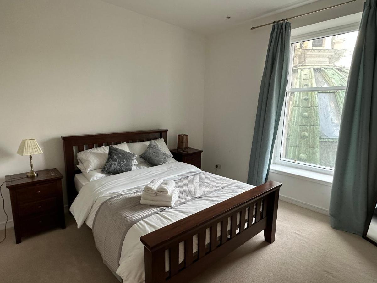 Comfy Two Bedroom Apartment Right In The City Centre Глазгоу Екстериор снимка