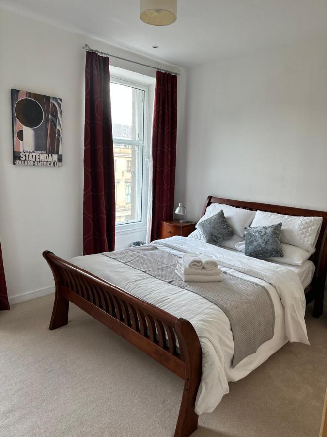 Comfy Two Bedroom Apartment Right In The City Centre Глазгоу Екстериор снимка