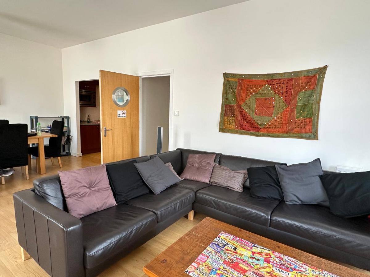 Comfy Two Bedroom Apartment Right In The City Centre Глазгоу Екстериор снимка
